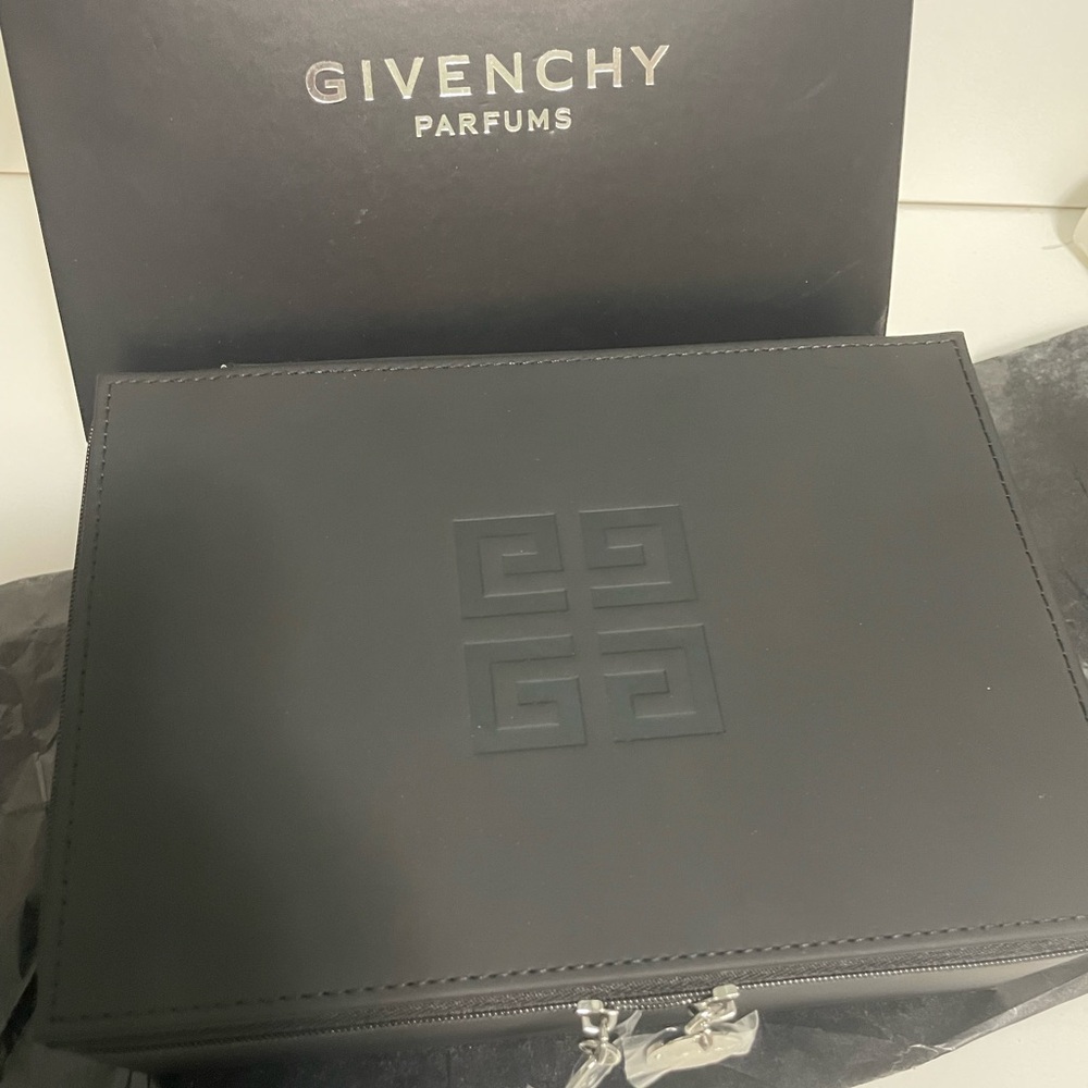 Givenchy makeup box - Picture 4 of 14